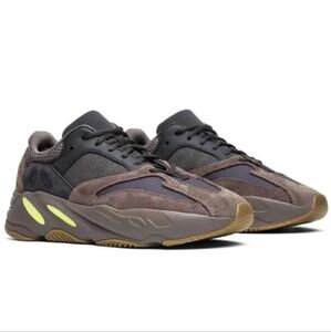 Yeezy Boost 700 Mauve